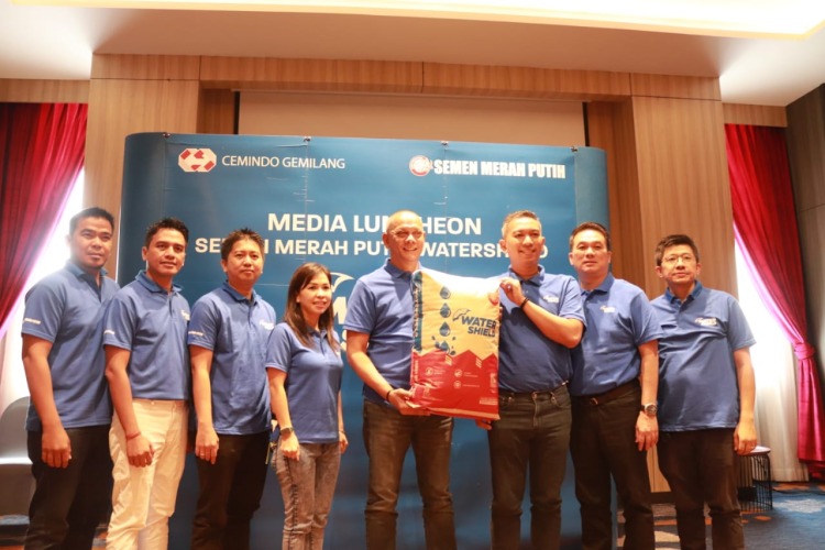 PT. Cemindo Gemilang Tbk (CMNT) saat memperkenalkan produk Semen Merah Putih Watershield, di Hotel Mercure, Kota Bengkulu, Rabu, 7 September 2022, Foto: Dok/Eko