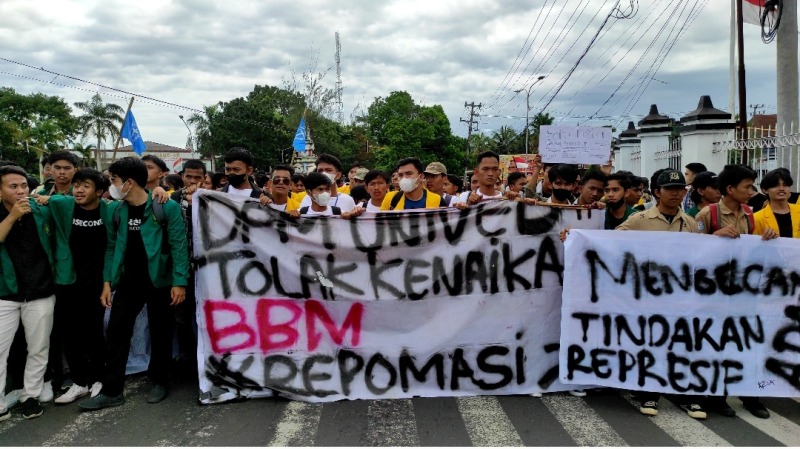 Aksi Demo Ribuan Mahasiswa Bengkulu Tolak Kenaikan BBM