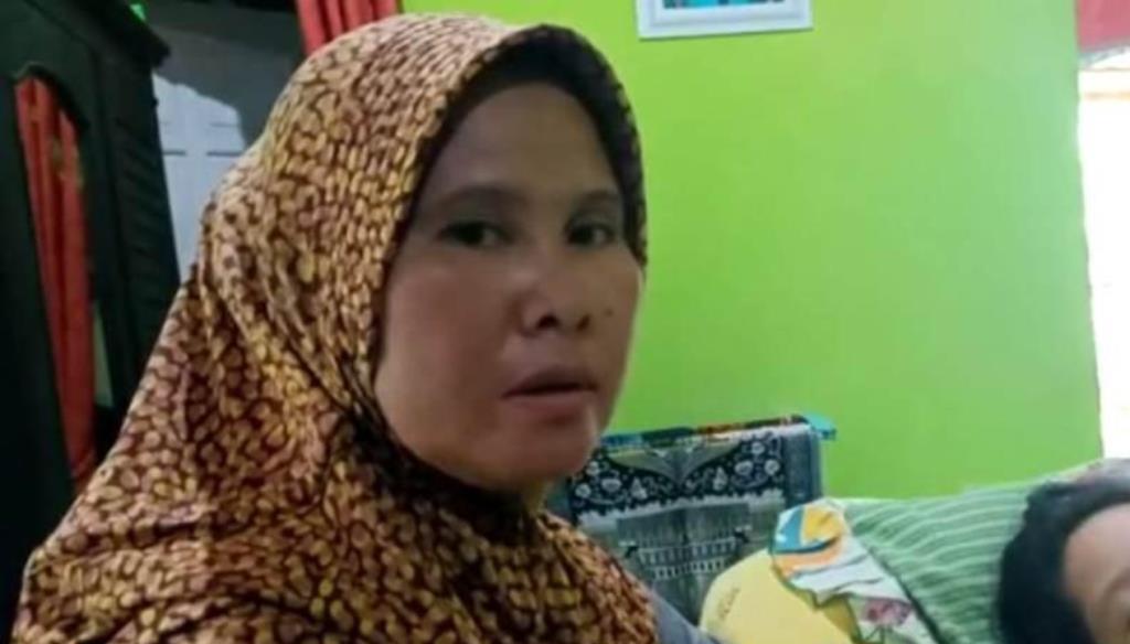 Susmeli (48) orang tua korban kecelakaan lalu lintas dengan Bus SAN saat ditemui di rumahnya, Rabu, 7 September 2022, Foto/Dok: Deni Putra