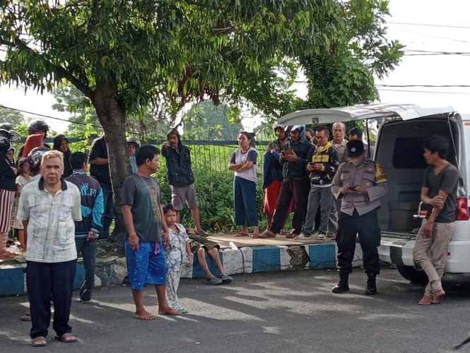 Penyandang tuna wisma yang ditemukan dalam keadaan meninggal dunia di depan kantor DPMPTSP Kota Bengkulu, Kamis, 20 Oktober 2022, Foto: Dok