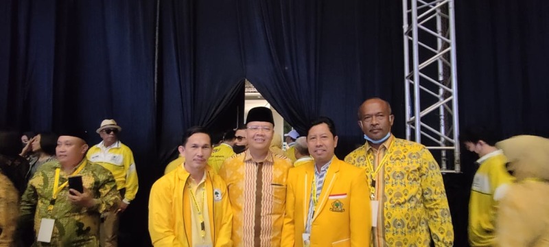 Ketua DPRD Mukomuko, Ali Saftaini (sisi kanan Gubernur Bengkulu) saat menghadiri HUT Partai Golkar ke-58 di Jakarta, Foto: Dok