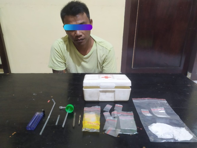 Oknum petani JH (36) beserta barang bukti narkotika golongan I jenis sabu di Polres Bengkulu Utara, 5 Oktober 2022, Foto: Dok