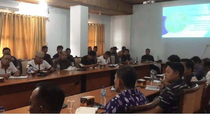 Rapat bersama DPRD Mukomuko dengan Pemkab Mukomuko dan unsur masyarakat terkait konflik agraria di ruang rapat kanto Bupati Mukomuko, Foto: Dok