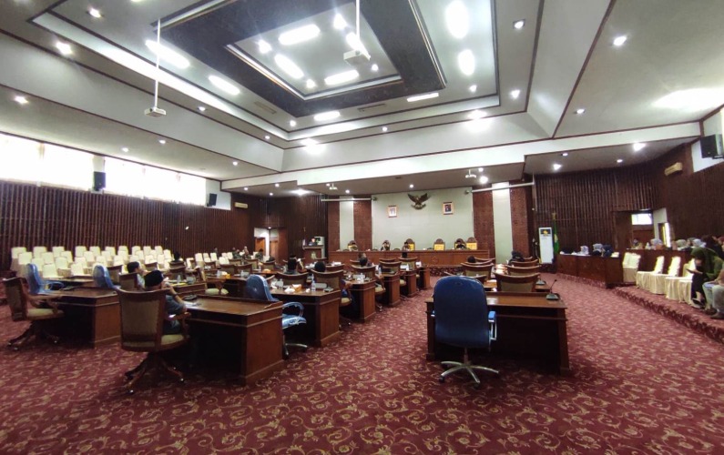 Rapat paripurna penyampaian laporan terhadap rancangan peraturan daerah tentang Perubahan Anggaran Pendapatan dan Belanja Daerah (APBD) Provinsi Bengkulu tahun 2022, di ruangan rapat paripurna DPRD Provinsi Bengkulu, Senin, 26 September 2022, Foto: Dok/Irfan Arief