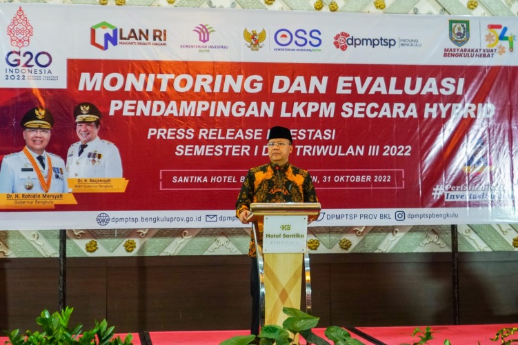 Gubernur Bengkulu Rohidin Mersyah saat memaparkan kebijakan umum Pemprov Bengkulu terkait Investasi Daerah di salah satu hotel di Kota Bengkulu, Senin, 31 Desember 2022, Foto: Dok