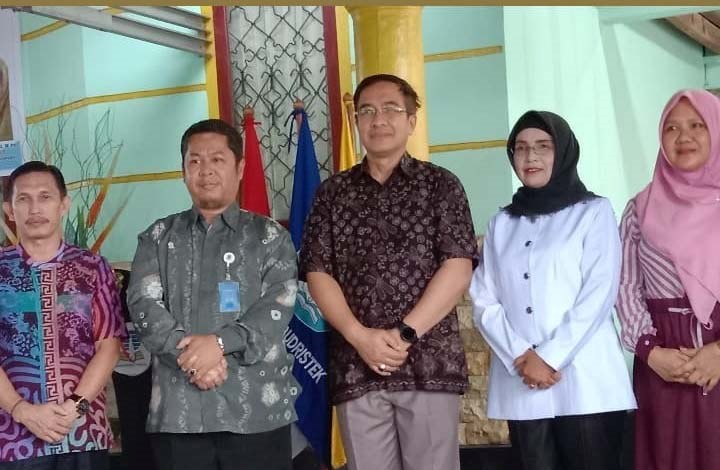 Swafoto Wakil Bupati Wasri bersama Ketua DPRD, Ali Saftaini dan Warek IV UT Bidang Pengembangan Institusi dan Kerjasama, Rahmat Budiman usai meresmikan kantor SALUT di Kabupaten Mukomuko, Foto: Dok Swafoto Wakil Bupati Wasri bersama Ketua DPRD, Ali Saftaini dan Warek IV UT Bidang Pengembangan Institusi dan Kerjasama, Rahmat Budiman usai meresmikan kantor SALUT di Kabupaten Mukomuko, Foto: Dok