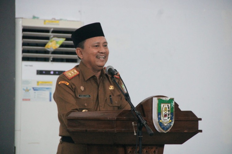 Sekretaris Daerah Provinsi Bengkulu Hamka Sabri saat mengisi acara Sosialisasi Implementasi Sertifikat HPL Kawasan Pantai Panjang Bengkulu, di Gedung Serba Guna Pemprov Bengkulu, Selasa, 1 November 2022, Foto: Dok