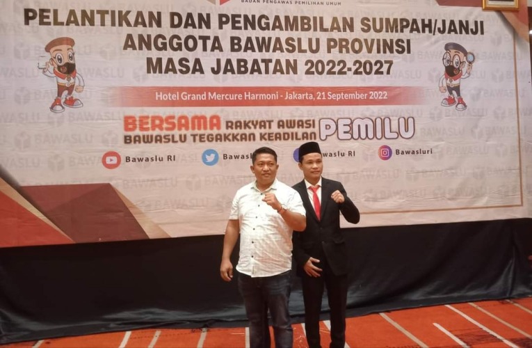 Ketua Panwascam Tanjung Kemuning, Argus Kurniawan (baju kemeja putih), Foto: Dok