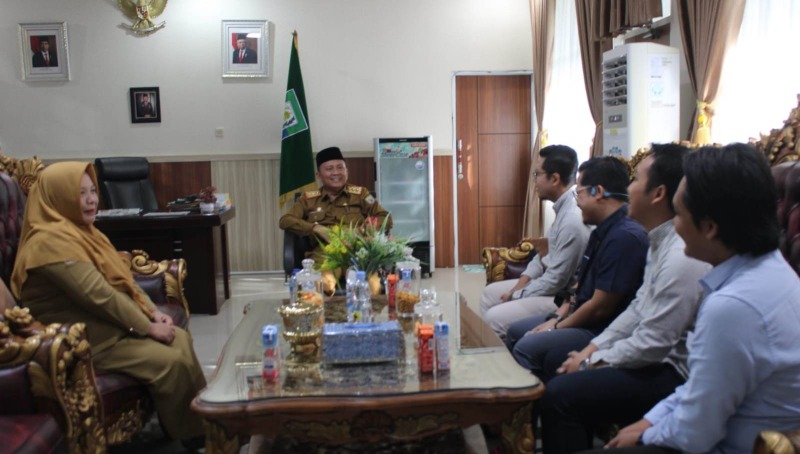 Bagus Handoko, Sales Area Manager Ritel Lampung-Bengkulu saat audiensi bersama pemerintah daerah, di ruang kerja Sekda Provinsi Bengkulu, Selasa, 31 Januari 2023, Foto: Dok Bagus Handoko, Sales Area Manager Ritel Lampung-Bengkulu saat audiensi bersama pemerintah daerah, di ruang kerja Sekda Provinsi Bengkulu, Selasa, 31 Januari 2023, Foto: Dok