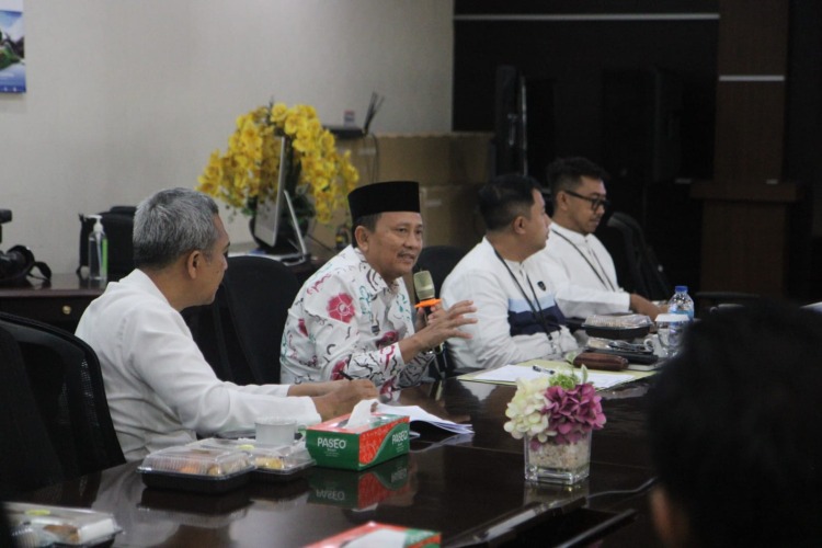 Gandeng Bank Indonesia, Pemprov Bengkulu Geliatkan Sektor Wisata dan Ekonomi Sekda provinsi Bengkulu Hamka Sabri saat menghadiri pada Rapat Pembahasan program BWI dan BBI 2023, di Kantor Perwakilan BI Provinsi Bengkulu, Jumat, 27 Januari 2023, Foto: Dok