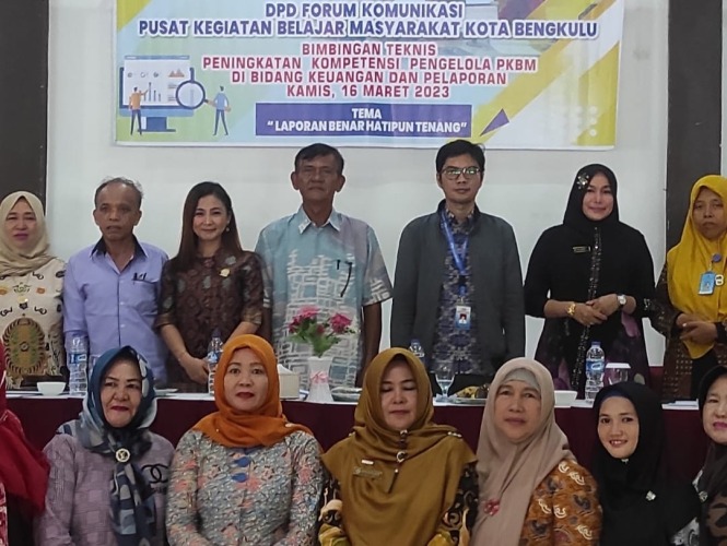 Swafoto peserta bimtek peningkatan kompetensi pengelola PKBM di bidang keuangan dan pelaporan di Hotel Adeeva Kota Bengkulu, Kamis, 16 Maret 2023, Foto: Dok