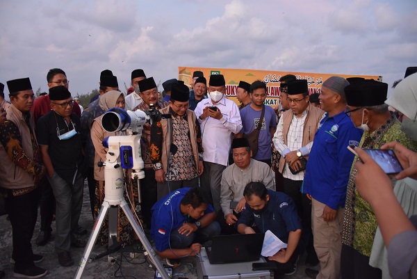 Tim Kanwil Kementrian Agama RI Provinsi Bengkulu saat memantau Hilal, Jumat, 20 April 2023, Foto: Dok