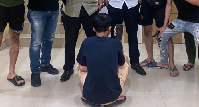 BP (19) pembuat dan penyebarluas video LGBT di Lebong saat diamankan di Polres Lebong, Foto: Dok
