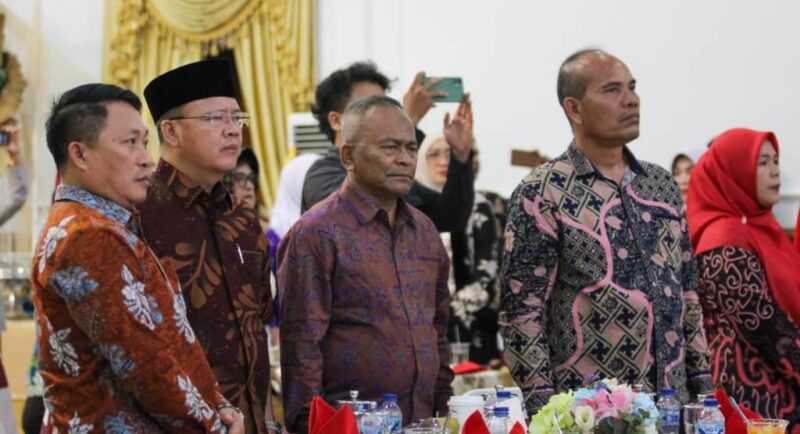 Gubernur Rohidin Mersyah, Ketua PWI Pusat dan Ketua PWI Provinsi Bengkulu hadir di pelantikan pengurus IKWI Provinsi Bengkulu, Jumat, 23 Juni 2023, Foto: Dok