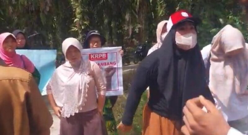 Aksi Kelompok Perempuan Tolak Tambang Pasir Besi di Seluma, Senin, 19 Juni 2023, Foto: Dok