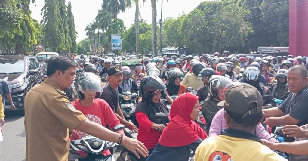DKP Provinsi Bengkulu Bagikan 1,6 Ton Ikan Nila untuk Warga Bengkulu Utara